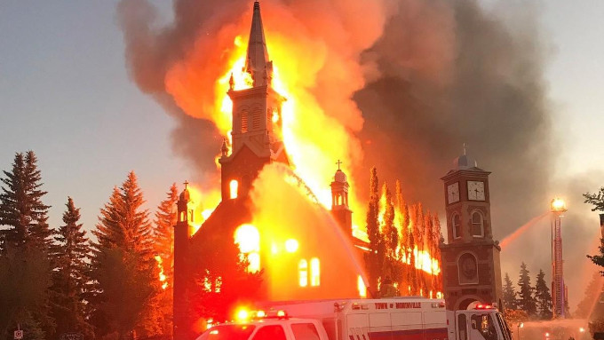 Augmentation des crimes contre les catholiques au Canada. Ici la photo d'une église incendiée.