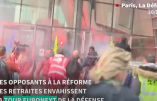 Des opposants à la réforme des retraites envahissent un symbole du CAC 40