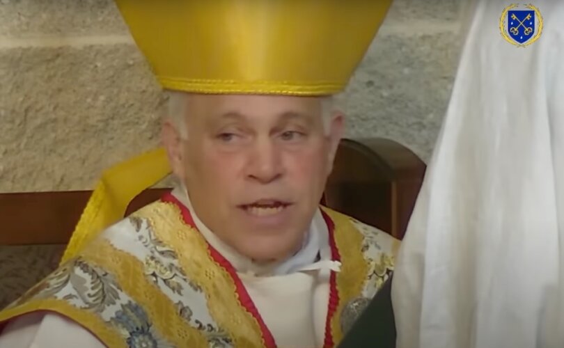 Mgr Cardileone félicite les prêtres qui ont célébré des messes clandestines pendant la tyrannie covidiste