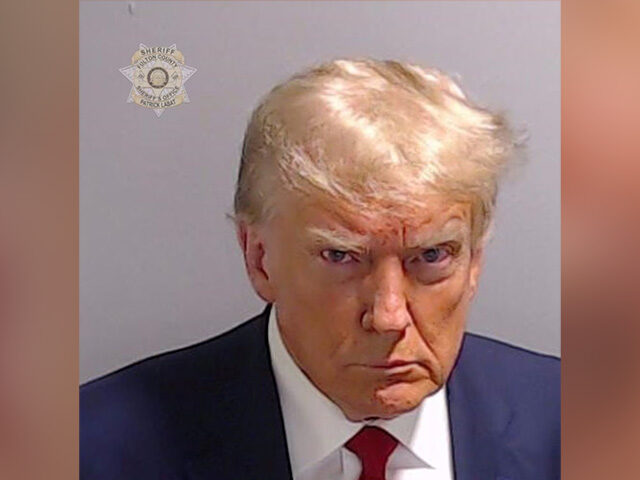 La photo "mugshot" de Donald Trump en prison