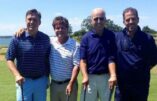 Joe Biden (deuxième à droite) et son fils Hunter (à droite) jouant au golf dans les Hamptons avec Devon Archer
