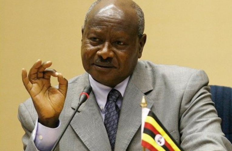 Le président ougandais face au chantage économique