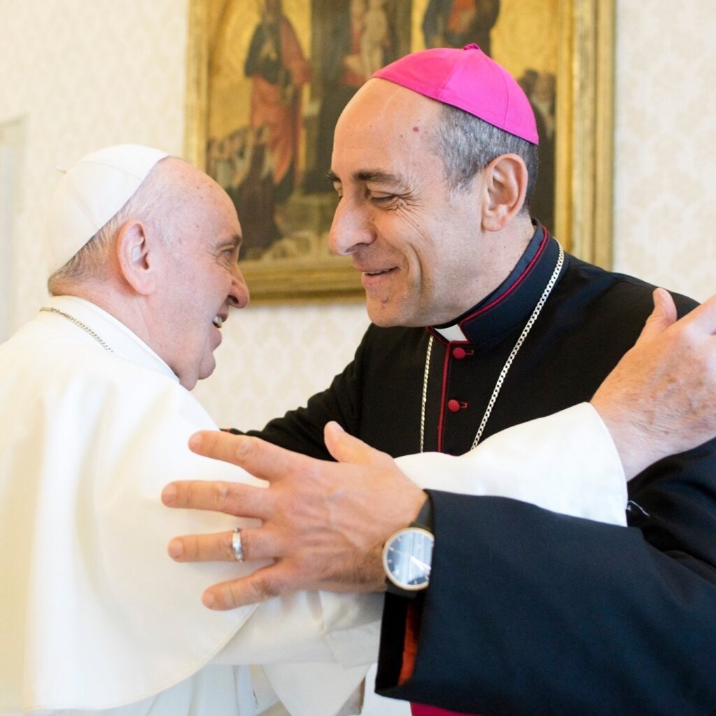 Le pape François et le cardinal Fernandez, préfet du Dicastère pour la doctrine de la foi