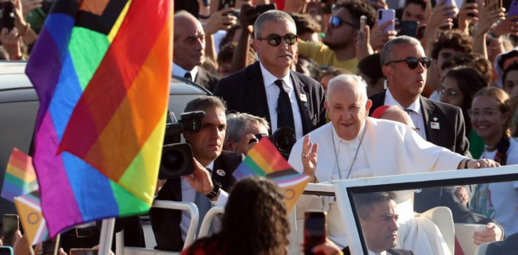 Le pape François autorise la bénédiction des duos d'invertis