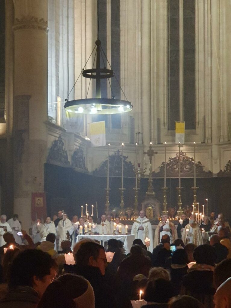 Grande ferveur à la procession aux flambeaux de la Basilique Saint-Nicolas-de-Port