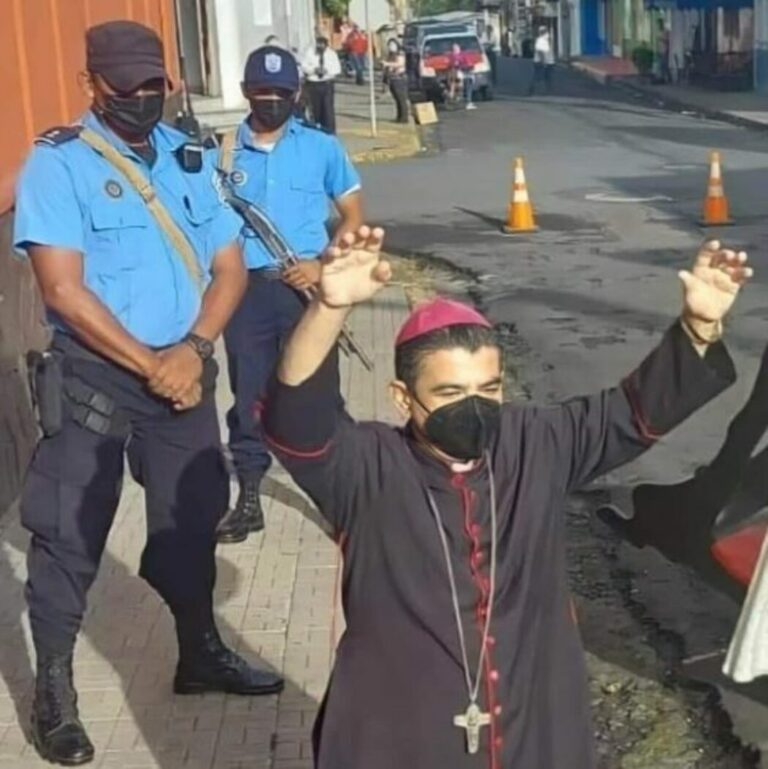 Rapport : Plus de 130 prêtres et religieux catholiques arrêtés, kidnappés ou assassinés dans le monde en 2023 Monseigneur-ALvarez-Nicaragua-arrestation-768x769
