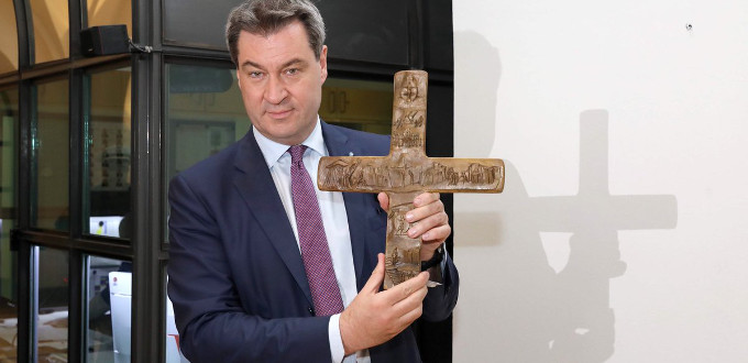 En Bavière, la Croix se trouve sur chaque bâtiment public