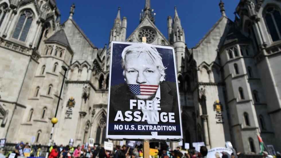 Dernier recours de Julian Assange devant la Haute Cour britannique pour éviter l'extradition vers les EU. 