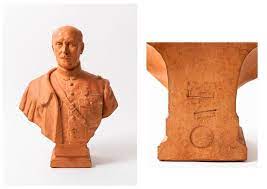 Buste du Maréchal Pétain fabriqué par Vuitton en 1940