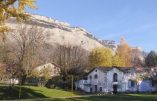 Le maire de Meylan prend un arrêté le 12 février pour fermer l’école de la Fraternité Saint-Pie X et un autre pour l’abroger le 13 février…