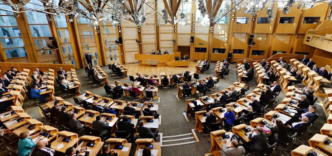 Le Parlement écossais débat d'une loi qui interdirait la prière silencieuse à proximité d'un clinique d'avortement