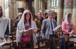 Elle était avec les antifas, elle rejoint les catholiques priant le chapelet à Metz