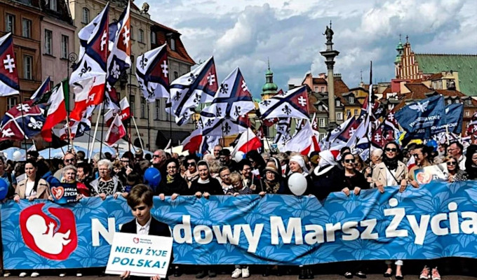 Cinquante mille Polonais ont participé à la Marche nationale pour la vie à Varsovie