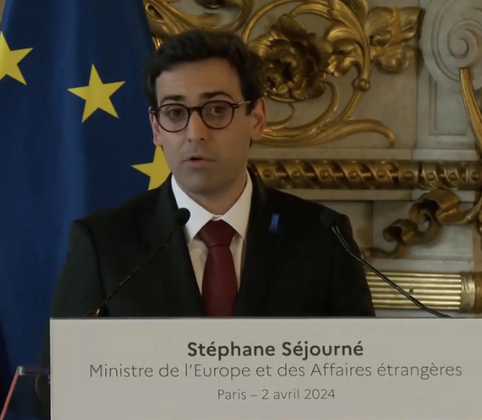 Stéphane Séjourné veut censurer les médias dissidents