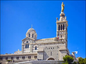 A Marseille : Notre-Dame de La Garde , douze