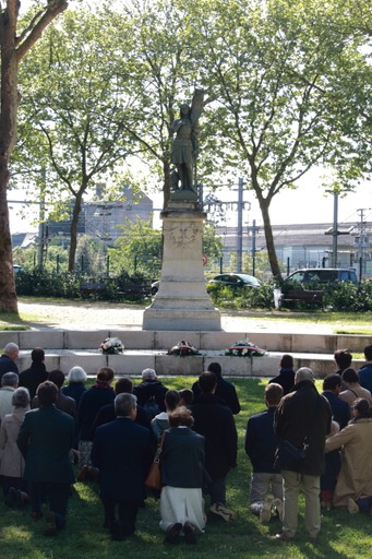 Hommage à Sainte Jeanne d'Arc à Angers malgré l'interdiction