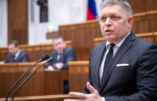 Le Premier ministre slovaque évoque la « conspiration von der Leyen-Pfizer »