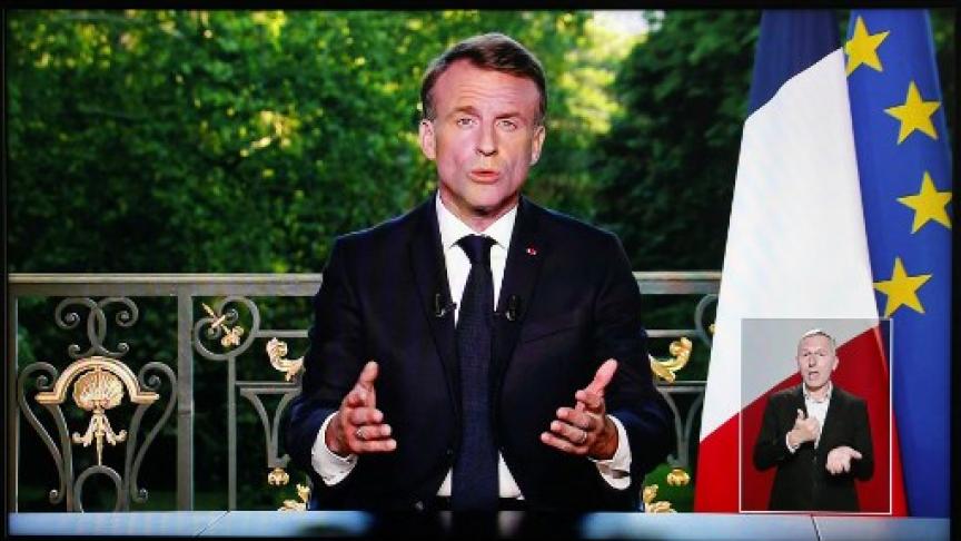 La dissolution surprise de l’Assemblée nationale par le président de la République Emmanuel Macron