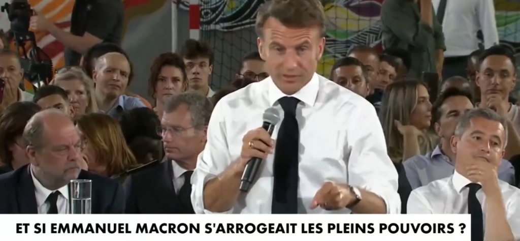 Des élections suivies d'une insurrection : tout bénéfice pour Macron