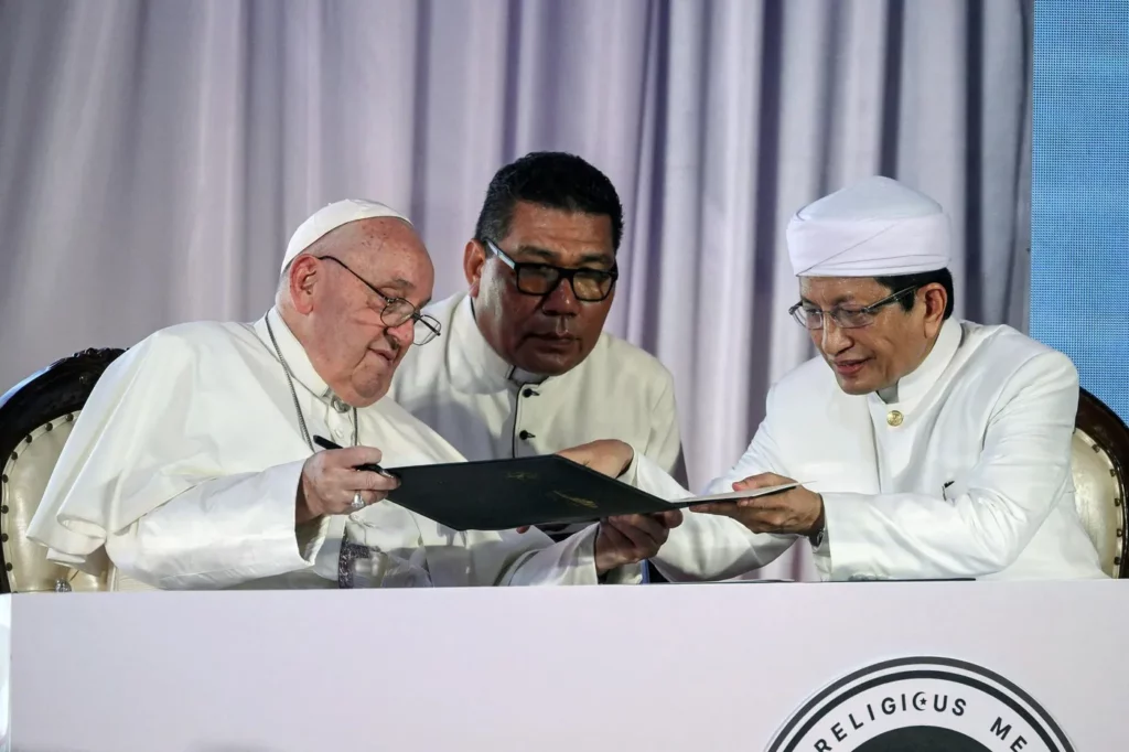 Le pape François et Nasaruddin Umar, ancien vice-ministre des Affaires religieuses et grand imam de la mosquée de Jakarta