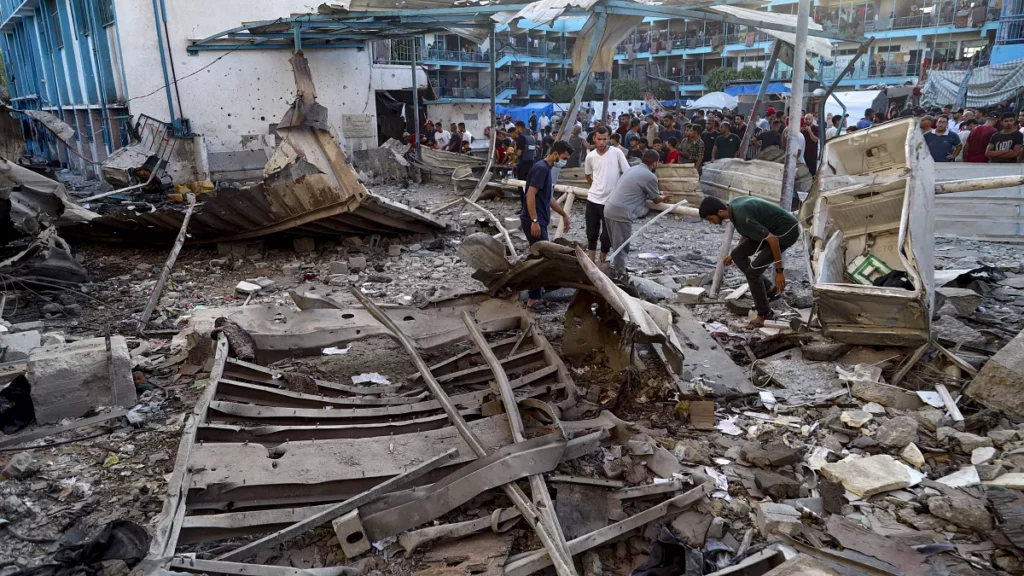 Raid israélien sur une école du camp de réfugiés de Nuseirat, à Gaza