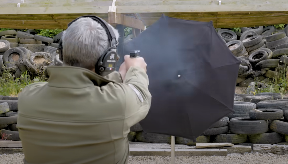 Le parapluie pare-balles