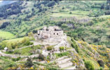 Le château de Beaufort est situé à Goudet dans la Haute-Loire, en région Auvergne-Rhône-Alpes.