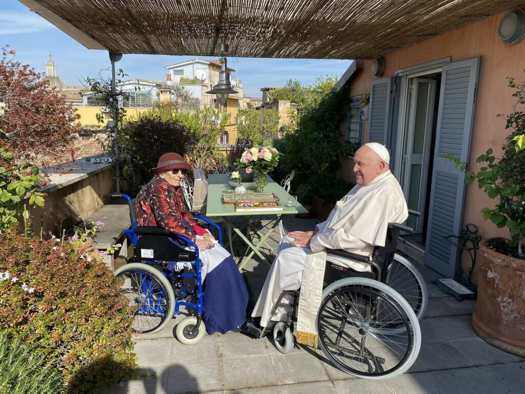 François rend visite à la plus célèbre avorteuse italienne Emma Bonino