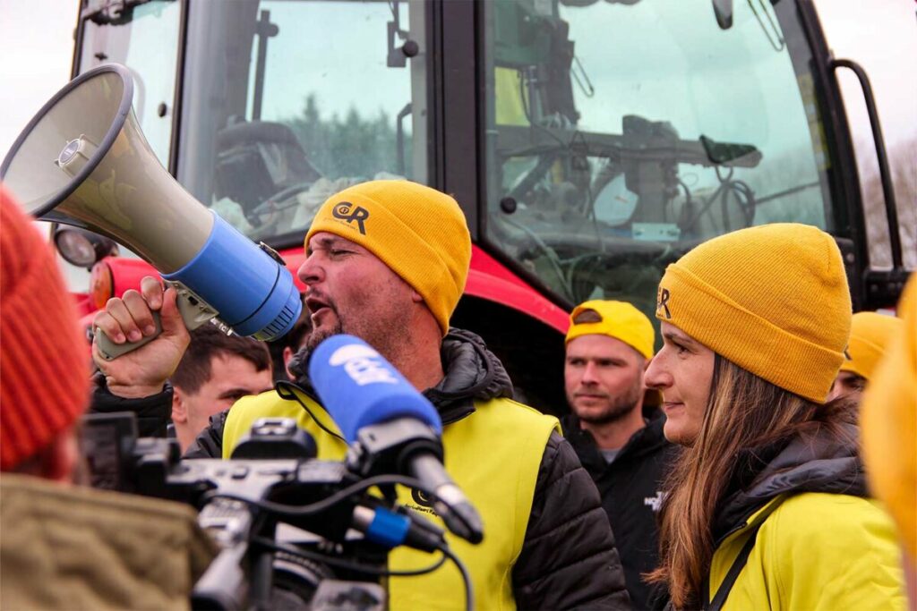 La Coordination rurale, le syndicat le plus actif actuellement contre les dispositions de l’Union Européenne qui « euthanasie » l’agriculture française, continue ses actions partout en France mais surtout être en campagne contre la duplicité de la FNSEA et de son Président, Arnaud Rousseau. 