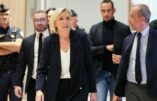 Marine Le Pen à la sortie du procès des assistants parlementaires du Front National