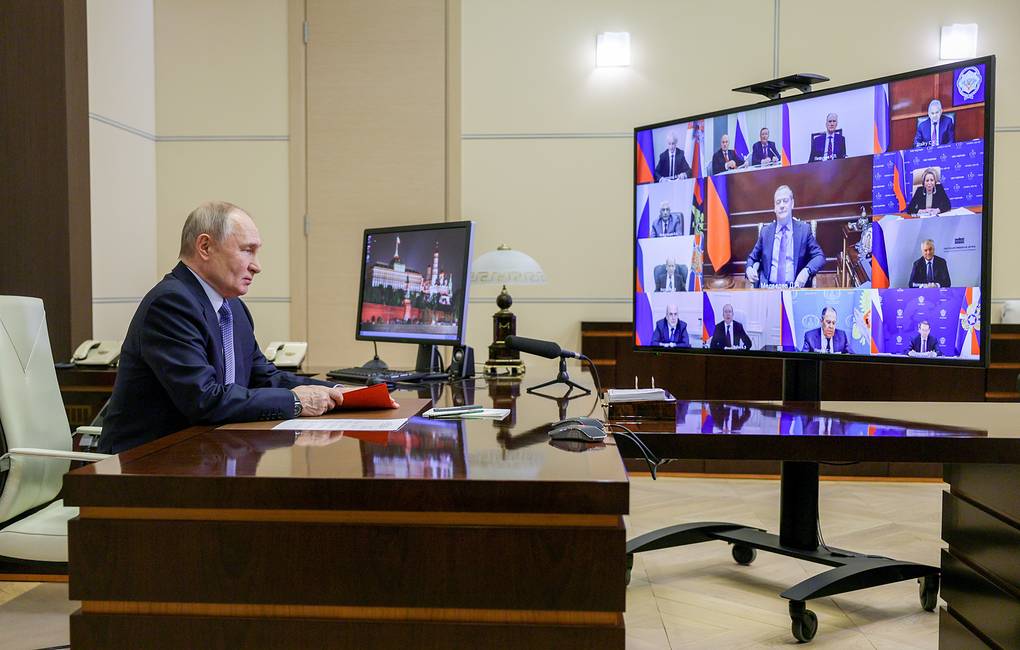 Poutine discute avec le Conseil de sécurité de sa conversation avec Trump
