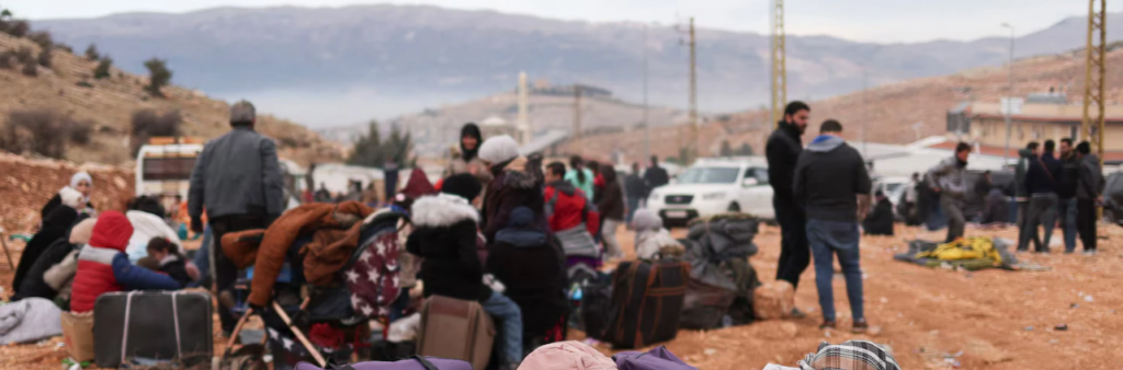 Des milliers de Syriens affluent au Liban pour fuir les massacres commandités par le gouvernement djihadiste