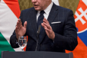 Le Premier ministre slovaque Robert Fico lance un avertissement concernant les « niveaux extrêmement élevés d’ADN » trouvés dans les vaccins à base d’ARNm