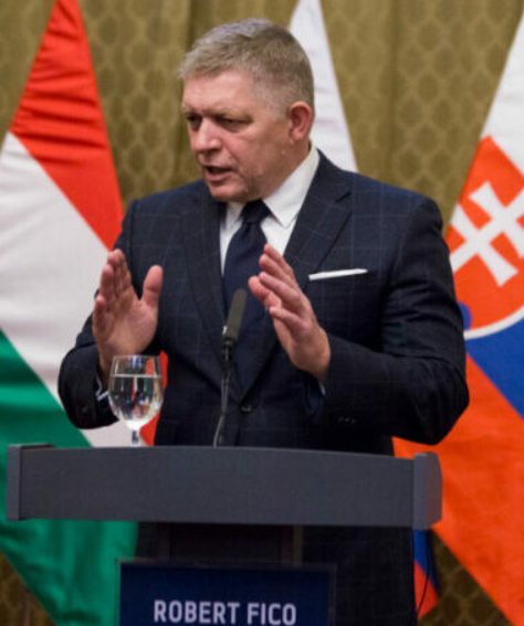 Le Premier ministre slovaque Robert Fico lance un avertissement sévère concernant la contamination de l'ADN dans les vaccins contre la COVID-19