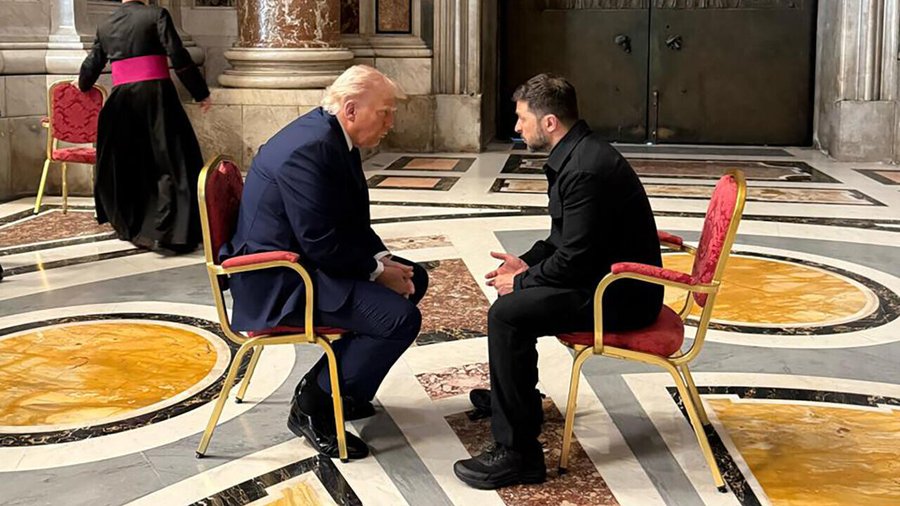 Rencontre entre Trump et Zelensky en marge des funérailles du pape François, dans l'enceinte de la basilique Sant Pierre de Rome, 26 avril 2028