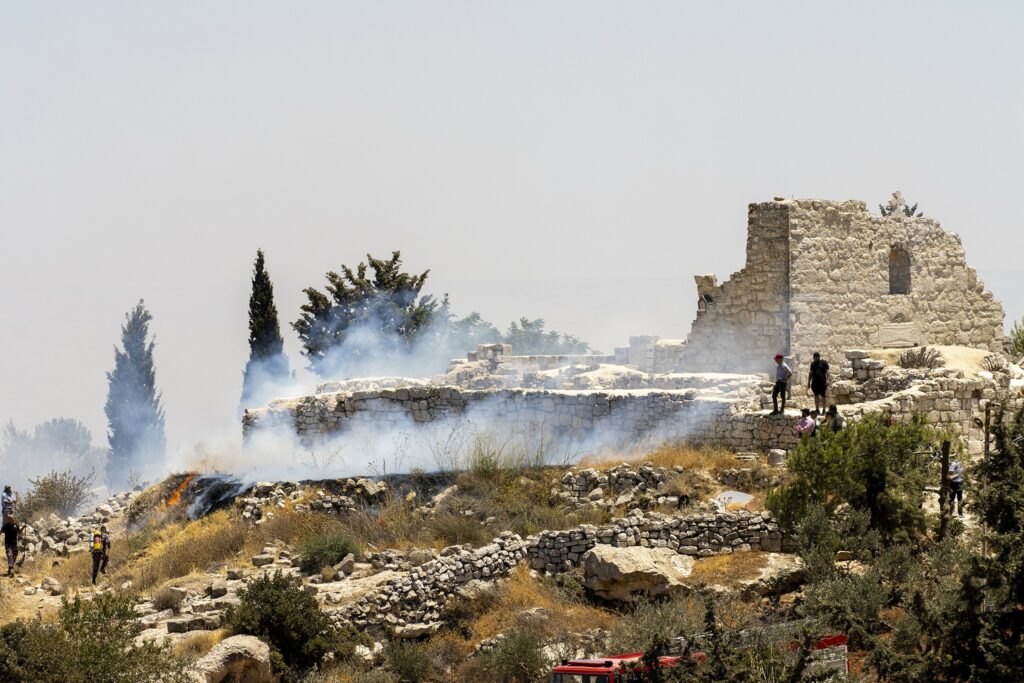 Taybeh, l'église historique de Saint-George incendiée