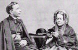 Vers 1860 : la comtesse de Ségur et son fils, Mgr Louis-Gaston de Ségur que le curé d'Ars le surnommait « le saint aveugle ». en raison de sa cécité.