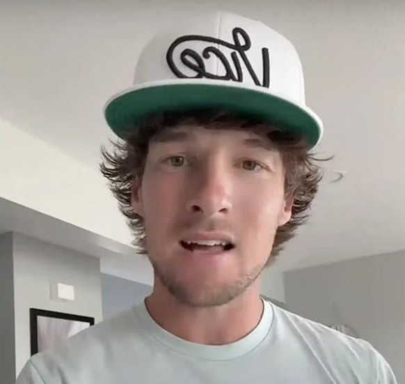 Un entraîneur de football canadien renvoyé pour s'être opposé à l'idéologie du genre et au wokisme