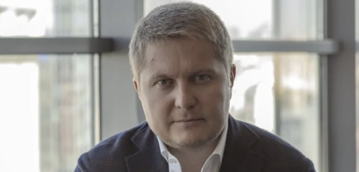 Devenez voleurs dans le cercle rapproché : qu’est-ce qu’on sait sur « le porte-monnaie de Zelenski » Gmyrine et ses entreprises à l’étranger