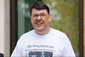 Graham Linehan, célèbre comédien irlandais arrêté pour des tweets anti-transgenre