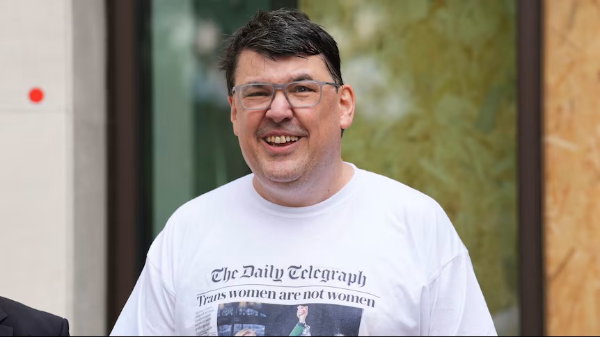 Graham Linehan, célèbre comédien irlandais arrêté pour des tweets anti-transgenre
