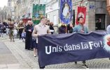 Dimanche 28 septembre 2025 : plus de 100 personnes défilent dans le centre-ville de Guingamp pour dénoncer les actes christianophobes.