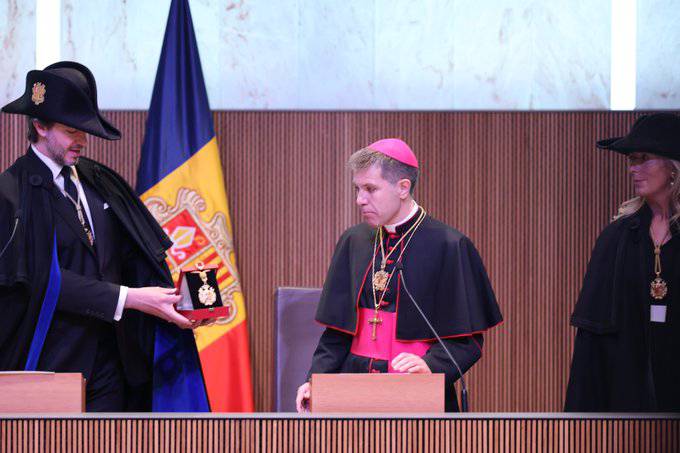 Andorre discute avec le Vatican de l'approbation de l'avortement, avec la figure du coprince en arrière-plan