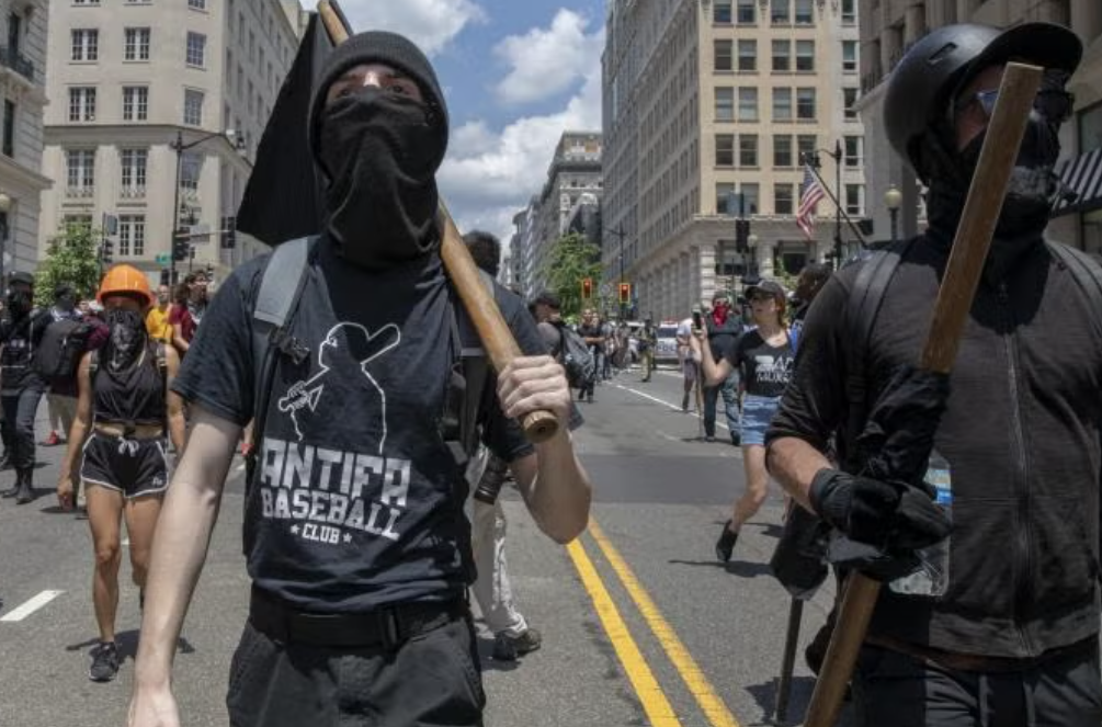 Qui finance les Antifas ? Des réseaux de milliardaires...