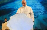 1er octobre 2025 - Le pape Léon XIV bénit un morceau de glace