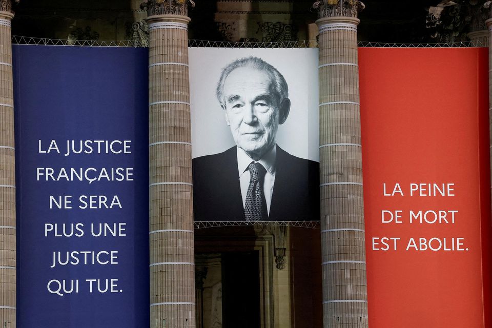 Robert Badinter entre au Panthéon