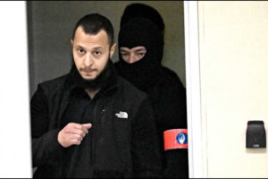 Clé USB dans la cellule de Salah Abdeslam : le Pnat enquête sur un projet d’attentat de son ex-compagne