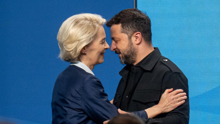 Ursula von der Leyen, Présidente de la Commission Européenne, et Volodymyr Zelensky, Président de l'Ukraine