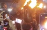 Accusé de blasphème contre l’islam, il est battu à mort, attaché à un arbre et brûlé aux cris de « Allah Akbar ».