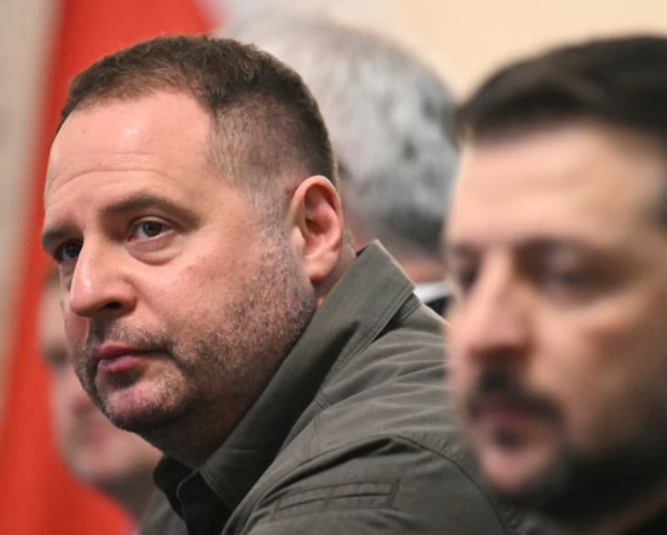 28 novembre 2025 - Andriy Yermak, chef de cabinet du président Zelensky et homme le plus puissant de Kiev, a démissionné après une perquisition 